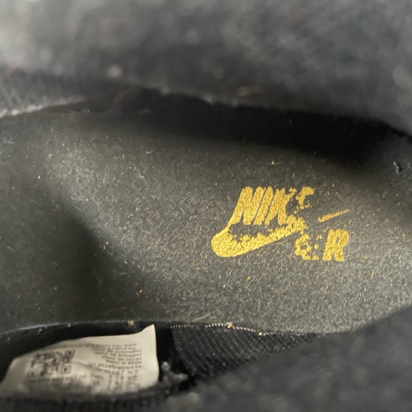 Jordan 1 Black Metallic Gold - Picture 3 of 11